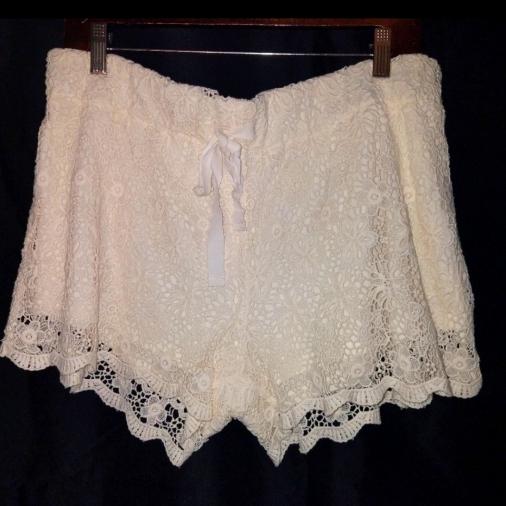 Cream lace shorts